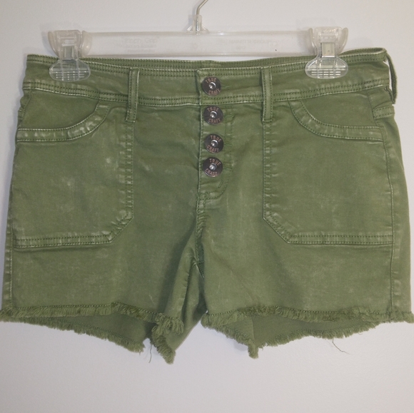 True Craft Army Green Distressed High Waisted Button Up Jean Shorts Size 3 - Picture 4 of 9
